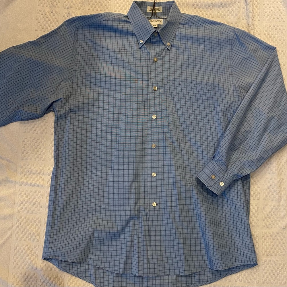 Cutter & Buck size medium dress shirt.